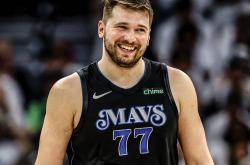 开云体育登录-独行侠球员迎来个人突破，赢得掌声