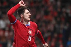 开云体育平台APP-包含英格兰队憾负捷克队，小组领先地位动摇！的词条