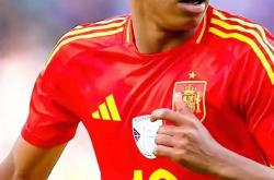 开云体育官网-足坛传奇再崭露头角，为球队带来无限希望