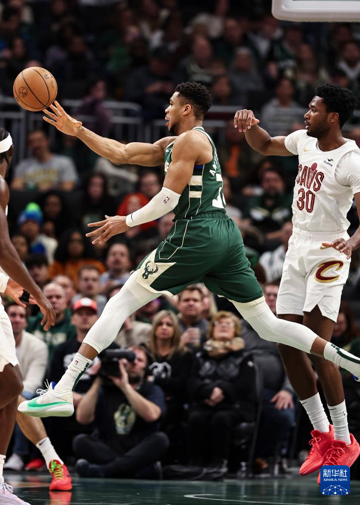 NBA常规赛：密尔沃基雄鹿队胜出连获佳绩的简单介绍