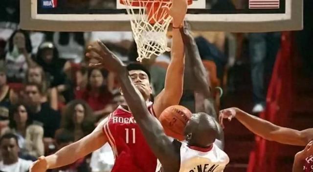 包含NBA赛场热闹连连，球员表现精彩观众惊呼的词条