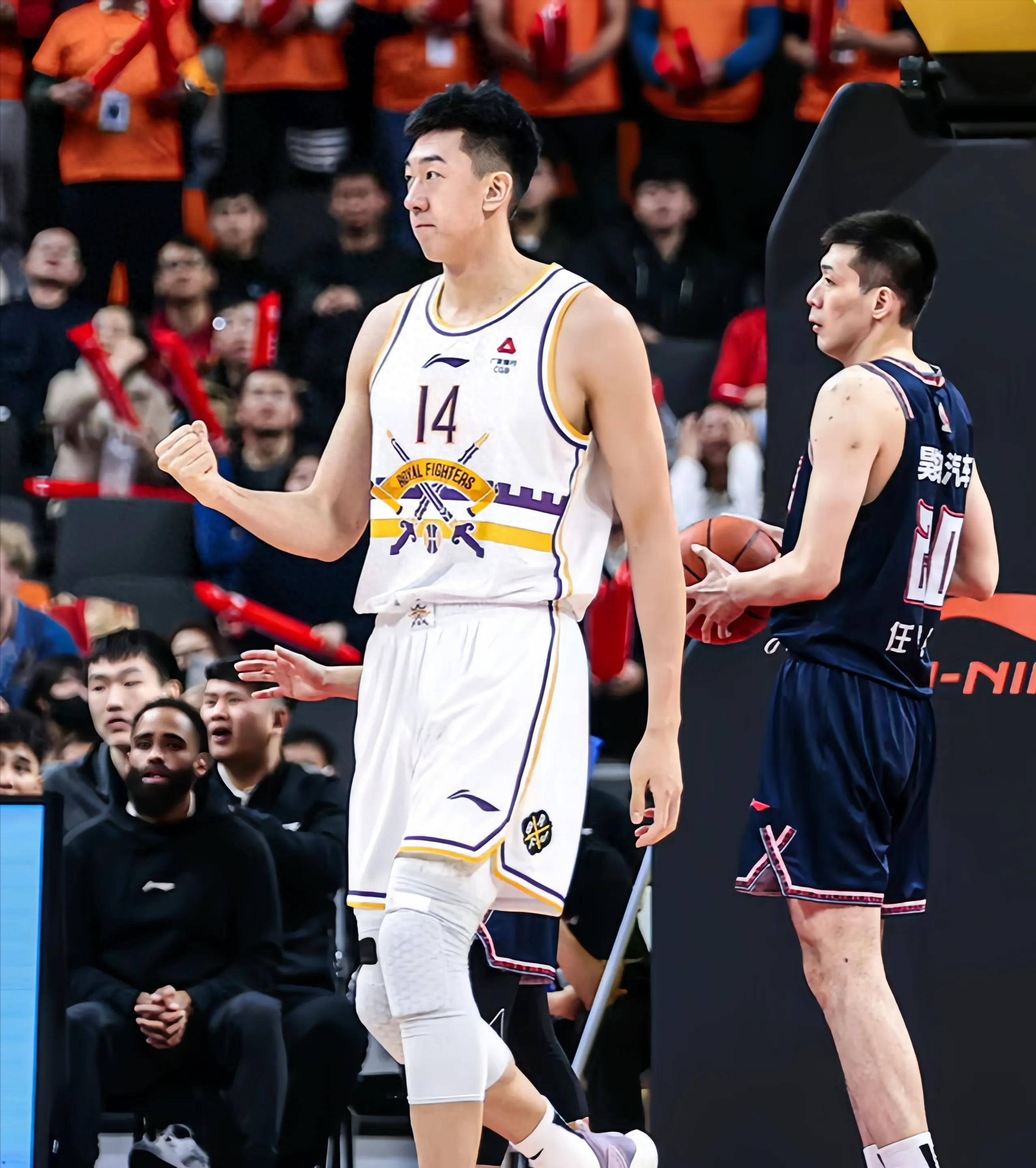 包含篮坛风云：职业篮球发展趋势，中国篮球产业开辟全新篇章的词条