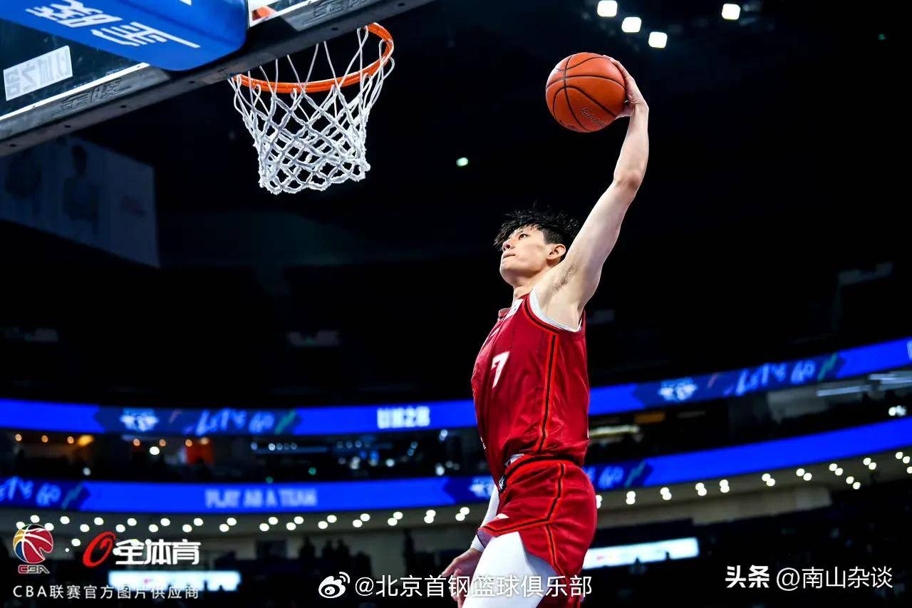 球员训练备战近期国内篮球盛事，锻炼实力！的简单介绍