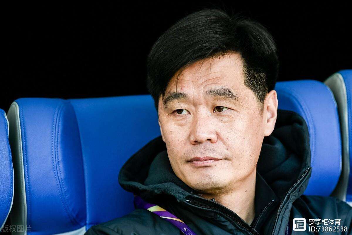 鲁能主帅李霄鹏调整战术，队员士气大振的简单介绍