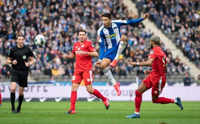 包含沃尔夫斯堡惨遭逆转，积分下滑的词条