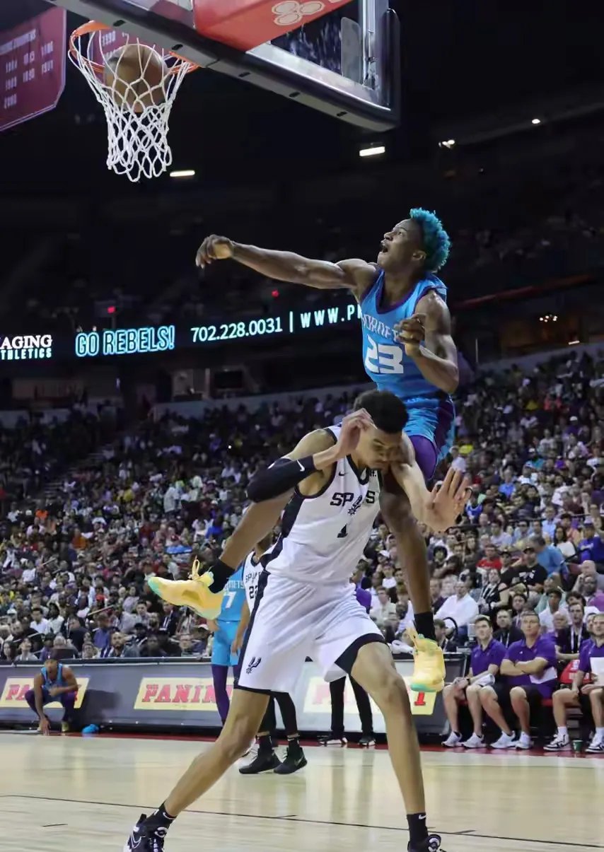 场面火爆！NBA观众席沸腾不已