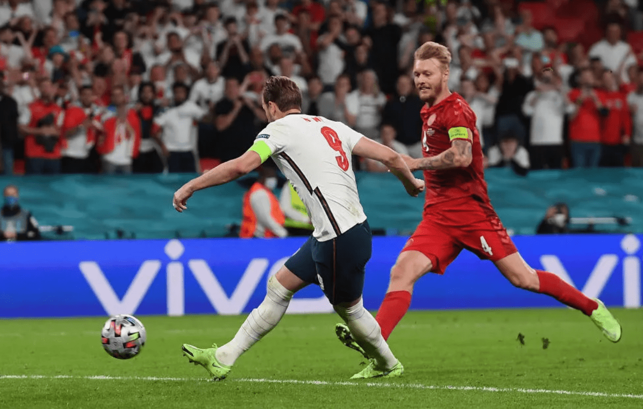 英格兰队逆转韩国队,奥恰洛夫高光表现 英格兰队逆转韩国队,奥恰洛夫高光表现